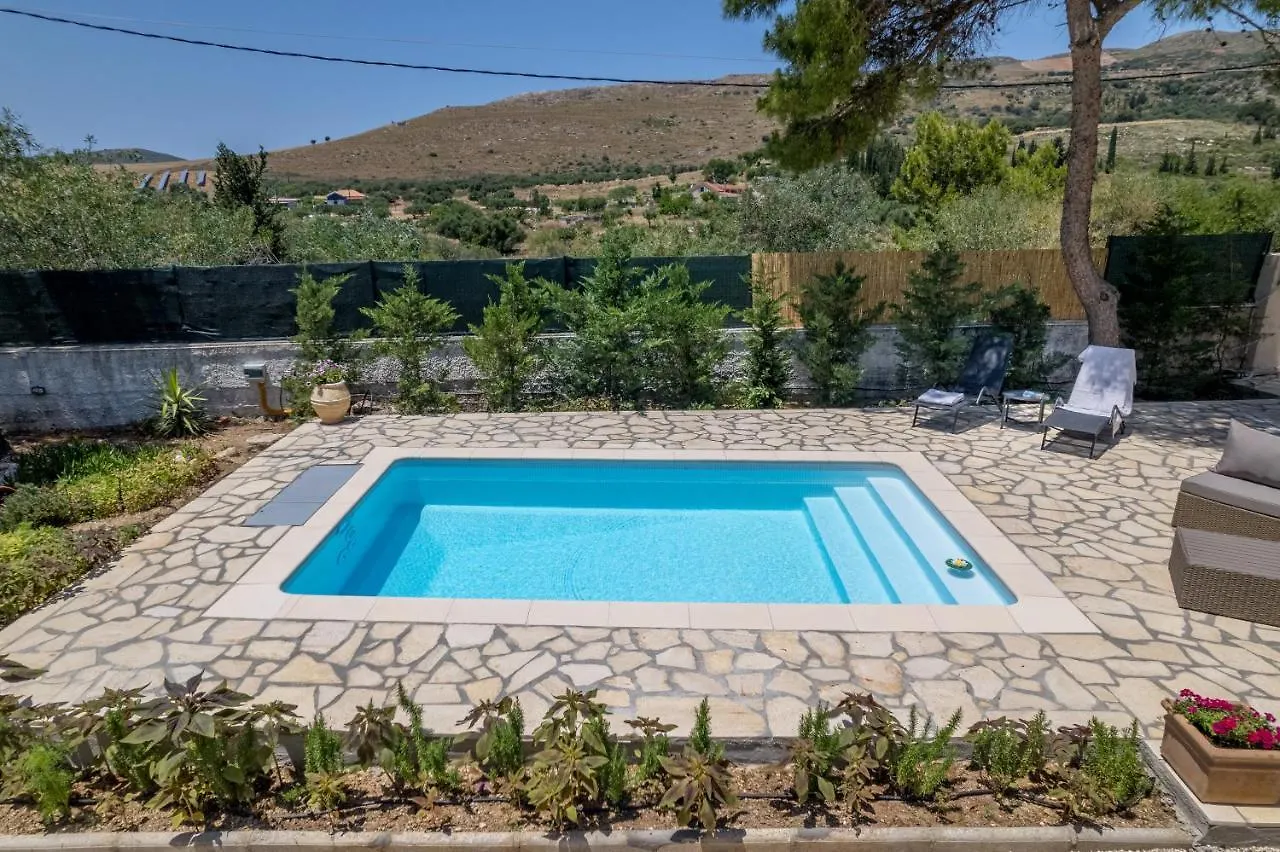 Ponderosa Villa Lixouri